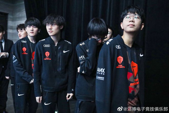 军捧起大耳 军捧起大耳