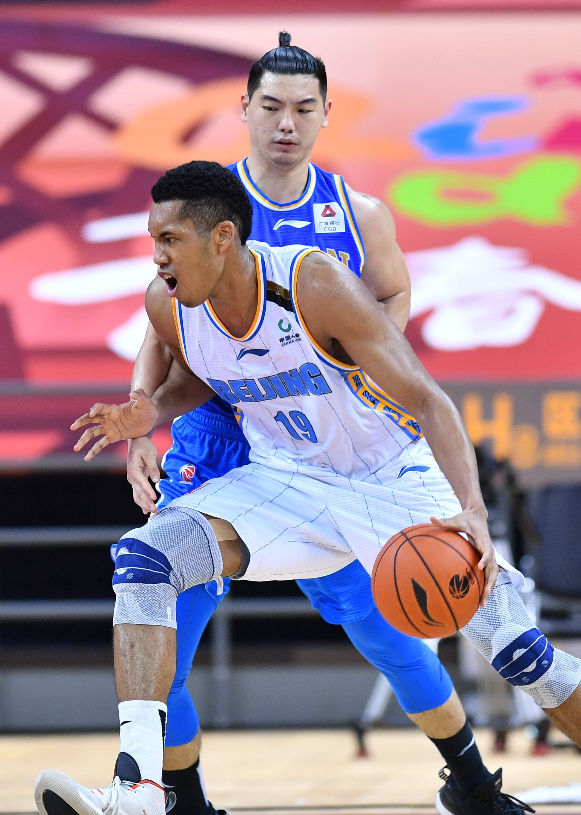 时刻挺身而 时刻挺身而