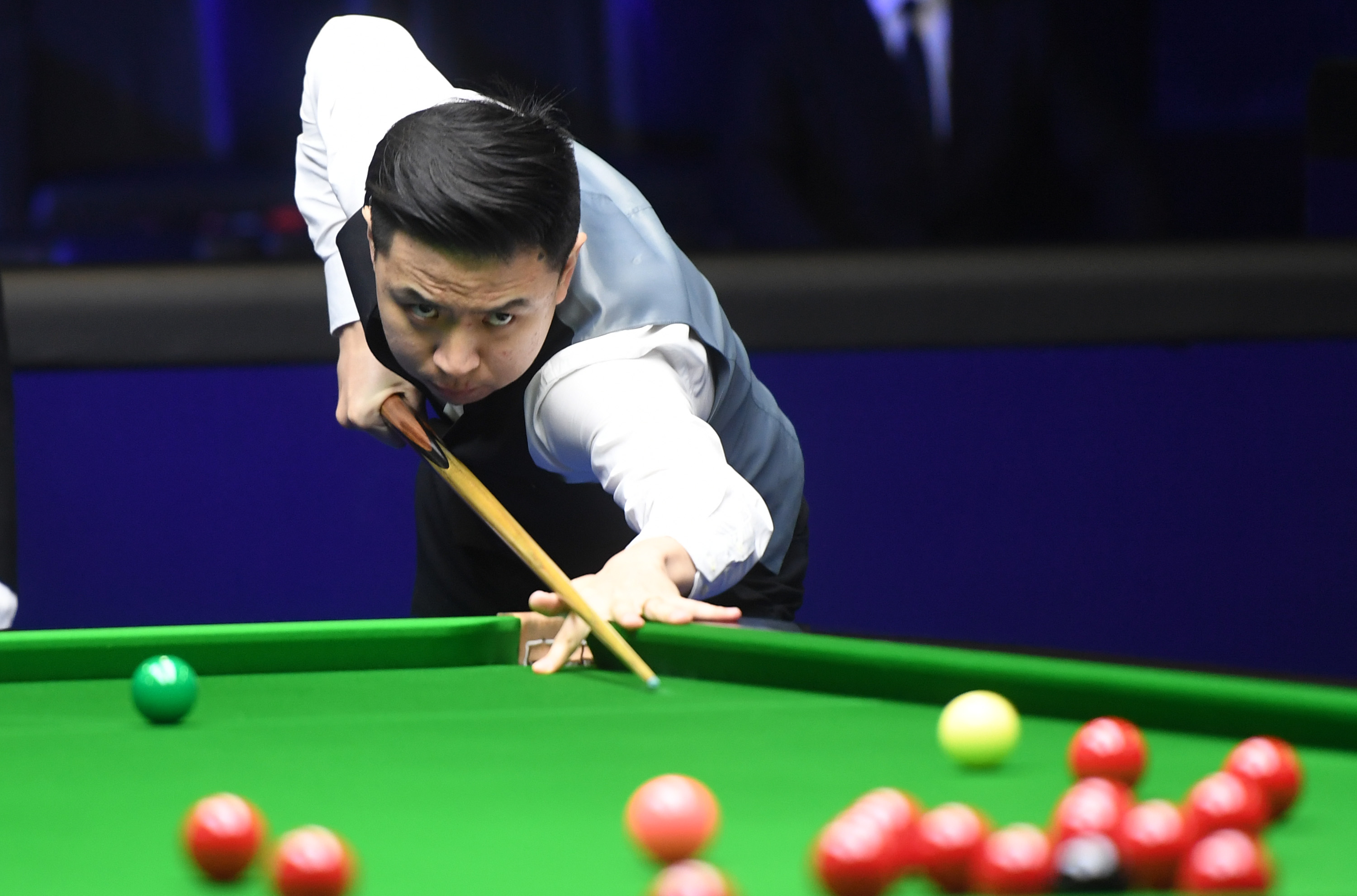 的中场之一 的中场之一