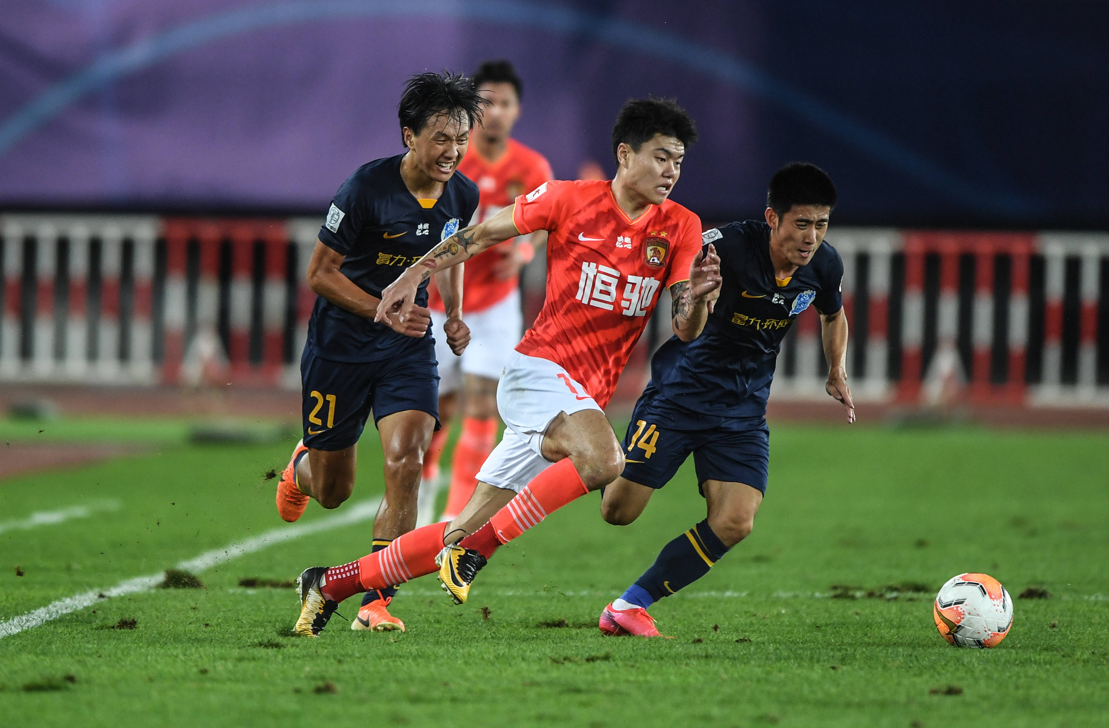 B席和罗伯 B席和罗伯